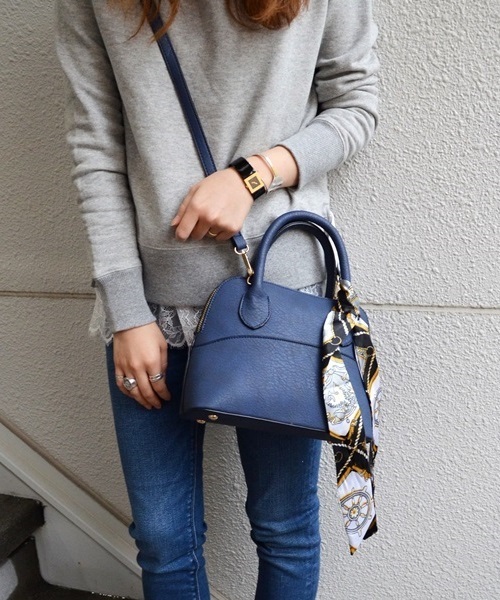 Khaju(カージュ)の「Khaju: スカーフミニバッグ□(ショルダーバッグ・レディース・アイボリー/ベージュ/ネイビー/ブラック・ONE SIZE)」の4枚目の写真