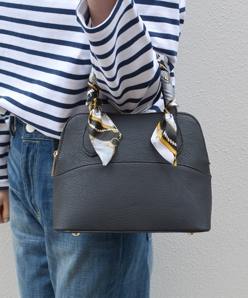 Khaju(カージュ)の「Khaju: スカーフミニバッグ□(ショルダーバッグ・レディース・アイボリー/ベージュ/ネイビー/ブラック・ONE SIZE)」の2枚目の写真