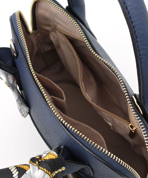 Khaju(カージュ)の「Khaju: スカーフミニバッグ□(ショルダーバッグ・レディース・アイボリー/ベージュ/ネイビー/ブラック・ONE SIZE)」の21枚目の写真