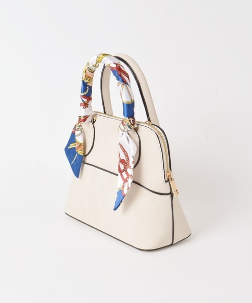 Khaju(カージュ)の「Khaju: スカーフミニバッグ□(ショルダーバッグ・レディース・アイボリー/ベージュ/ネイビー/ブラック・ONE SIZE)」の8枚目の写真