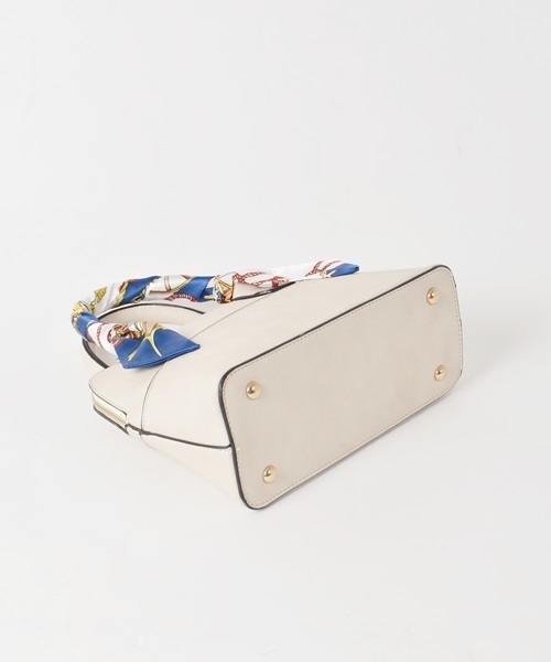 Khaju(カージュ)の「Khaju: スカーフミニバッグ□(ショルダーバッグ・レディース・アイボリー/ベージュ/ネイビー/ブラック・ONE SIZE)」の9枚目の写真