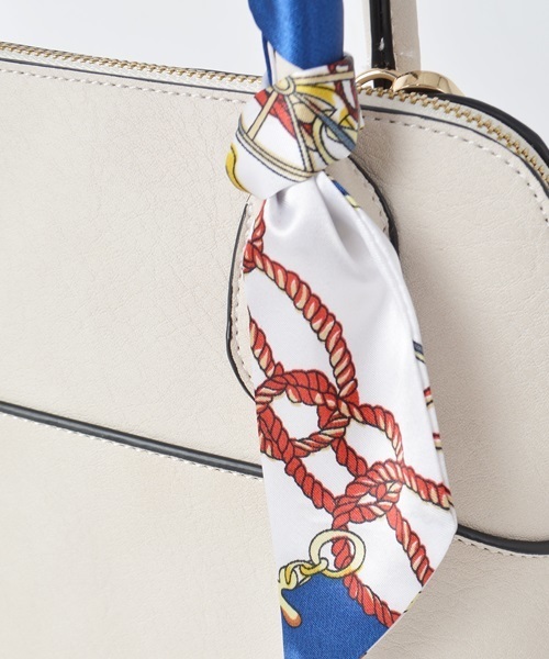 Khaju(カージュ)の「Khaju: スカーフミニバッグ□(ショルダーバッグ・レディース・アイボリー/ベージュ/ネイビー/ブラック・ONE SIZE)」の12枚目の写真