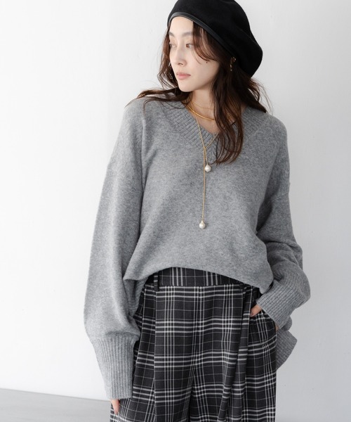 Elura(エルーラ)の「スフレVネックニット/612204(ニット/セーター・レディース・オフホワイト/ライトピンク/ライトイエロー/グレー/チャコールグレー/ブラウン・FREE)」の4枚目の写真