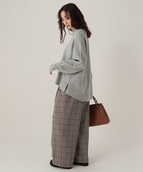 Elura(エルーラ)の「スフレVネックニット/612204(ニット/セーター・レディース・オフホワイト/ライトピンク/ライトイエロー/グレー/チャコールグレー/ブラウン・FREE)」の15枚目の写真