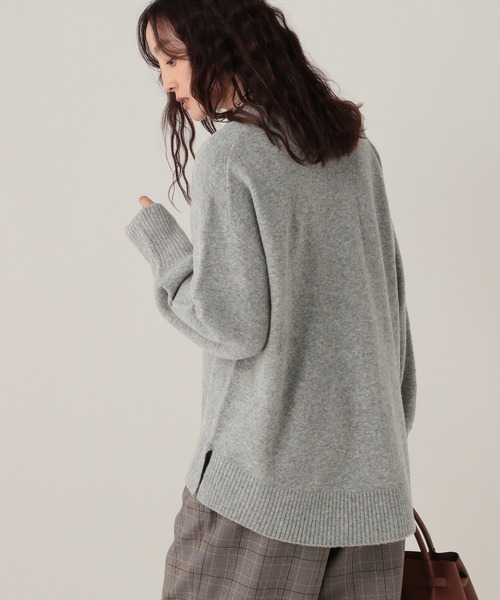 Elura(エルーラ)の「スフレVネックニット/612204(ニット/セーター・レディース・オフホワイト/ライトピンク/ライトイエロー/グレー/チャコールグレー/ブラウン・FREE)」の16枚目の写真