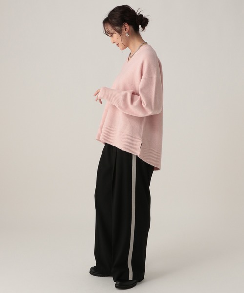 Elura(エルーラ)の「スフレVネックニット/612204(ニット/セーター・レディース・オフホワイト/ライトピンク/ライトイエロー/グレー/チャコールグレー/ブラウン・FREE)」の19枚目の写真