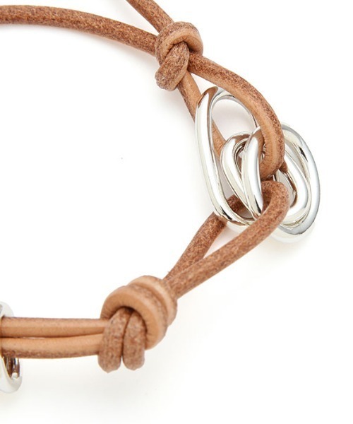 ETRE TOKYO（エトレトウキョウ）の「レザーコードバングル（バングル/リストバンド・レディース・ブラウン/ベージュ・FREE）」の14枚目の写真
