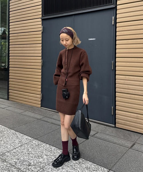 Ameri（アメリ）の「SOLID KNIT CARDIGAN WITH SKIRT（ニット/セーター・レディース・ブラウン/グレー/レッド・MEDIUM/SMALL）」の10枚目の写真