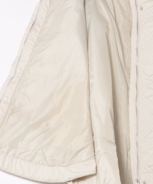 STYLEBLOCK（スタイルブロック）の「ソフトタフタキルティングポンチョ（ダウンジャケット/コート・レディース・アイボリー/ブラック/カーキ・M）」の5枚目の写真