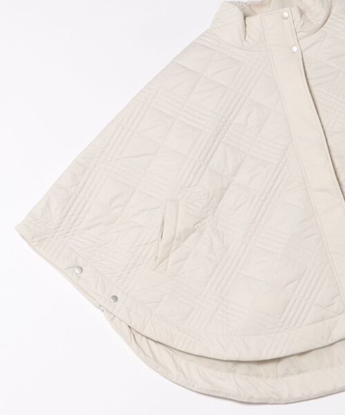 STYLEBLOCK（スタイルブロック）の「ソフトタフタキルティングポンチョ（ダウンジャケット/コート・レディース・アイボリー/ブラック/カーキ・M）」の6枚目の写真