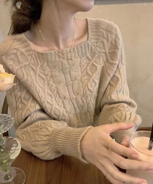 meJane(ミージェーン)の「スクエアネック ケーブルニット(ニット/セーター・レディース・ダークベージュ/ピンク/ブラック/オフホワイト・FREE)」の1枚目の写真