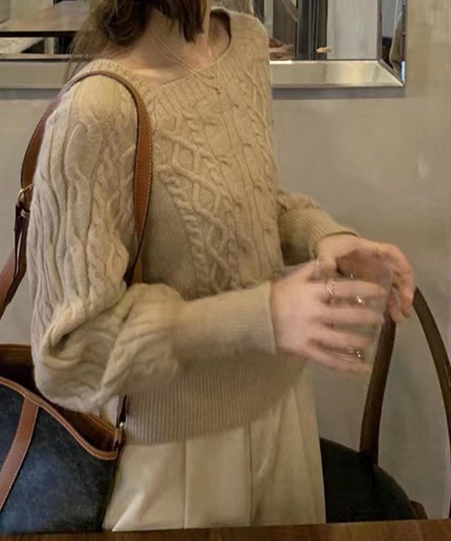 meJane(ミージェーン)の「スクエアネック ケーブルニット(ニット/セーター・レディース・ダークベージュ/ピンク/ブラック/オフホワイト・FREE)」の5枚目の写真