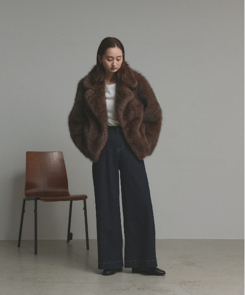  コヨーテファー付きブラック セール】テーラードカラー フェイクファーコート（その他アウター