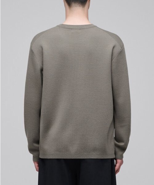 MUSINSA STANDARD（ムシンサスタンダード）の「ミニマルクルーネックニット [ダスティベージュ]（ニット/セーター・メンズ・その他・SMALL/MEDIUM/LARGE/X-LARGE/XX-LARGE）」の3枚目の写真