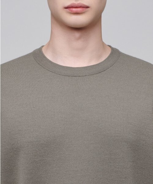 MUSINSA STANDARD（ムシンサスタンダード）の「ミニマルクルーネックニット [ダスティベージュ]（ニット/セーター・メンズ・その他・SMALL/MEDIUM/LARGE/X-LARGE/XX-LARGE）」の4枚目の写真