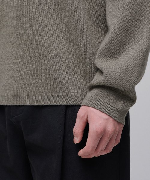 MUSINSA STANDARD（ムシンサスタンダード）の「ミニマルクルーネックニット [ダスティベージュ]（ニット/セーター・メンズ・その他・SMALL/MEDIUM/LARGE/X-LARGE/XX-LARGE）」の7枚目の写真