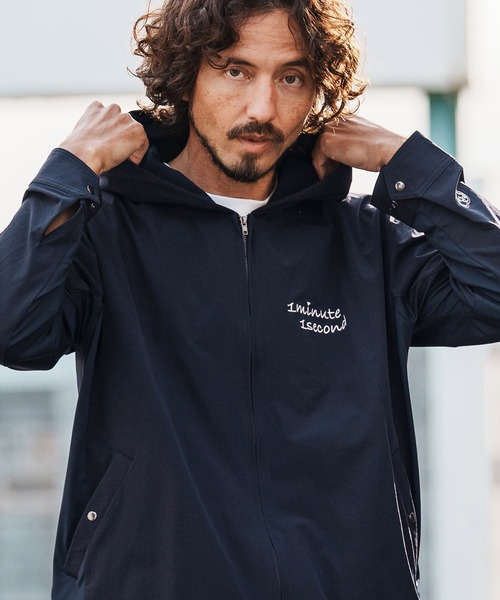 1minute 1second(ワンミニットワンセカンド)の「mpa4000-cursive embroidery nylon jersey hoodie パーカー(1M26H010)(パーカー・メンズ・ブラック/ネイビー/ホワイト・S/M/L/XL)」の8枚目の写真