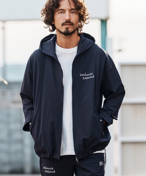 1minute 1second(ワンミニットワンセカンド)の「mpa4000-cursive embroidery nylon jersey hoodie パーカー(1M26H010)(パーカー・メンズ・ブラック/ネイビー/ホワイト・S/M/L/XL)」の9枚目の写真