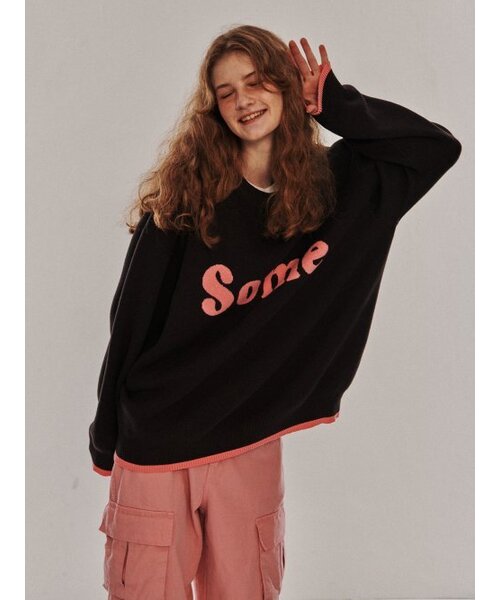 SOME PLACE（サムプレイス）の「SOME グラフィックオーバーサイズプルオーバーニットTシャツ[ブラウン]（ニット/セーター・レディース・ブラウン・FREE）」の2枚目の写真