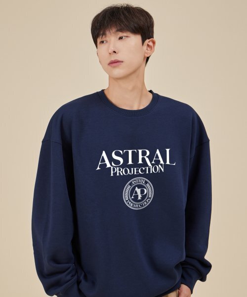 ASTRAL PROJECTION(アストラルプロジェクション)の「レタリングロゴエンブレムルーズフィットスウェット_ネイビー(スウェット・メンズ・その他・LARGE/MEDIUM/X-LARGE/XX-LARGE)」の3枚目の写真
