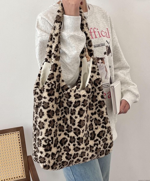 TONE SELECT GOODS（トーンセレクトグッズ）の「Liaa/大容量 もこもこ ボア トートバッグ A18727（トートバッグ・レディース・その他4/その他3/その他2/その他1・FREE）」の2枚目の写真