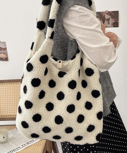 TONE SELECT GOODS（トーンセレクトグッズ）の「Liaa/大容量 もこもこ ボア トートバッグ A18727（トートバッグ・レディース・その他4/その他3/その他2/その他1・FREE）」の3枚目の写真