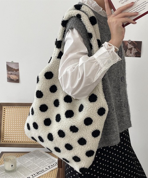 TONE SELECT GOODS（トーンセレクトグッズ）の「Liaa/大容量 もこもこ ボア トートバッグ A18727（トートバッグ・レディース・その他4/その他3/その他2/その他1・FREE）」の14枚目の写真