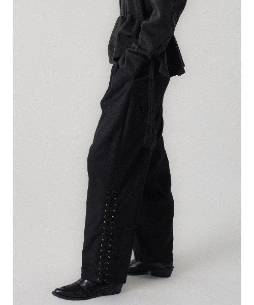 ELCHELE(エルチェレ)の「LACE UP BARREL PANTS(スラックス・レディース・ブラック/オリーブ・36/38)」の3枚目の写真