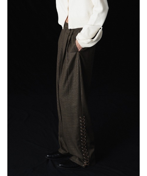 ELCHELE(エルチェレ)の「LACE UP BARREL PANTS(スラックス・レディース・ブラック/オリーブ・36/38)」の6枚目の写真