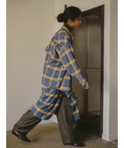ELCHELE(エルチェレ)の「LACE UP BARREL PANTS(スラックス・レディース・ブラック/オリーブ・36/38)」の11枚目の写真