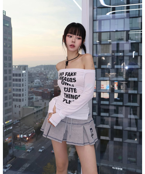 PLEASENOFOLLOW(プリーズノーフォロー)の「Kacy Lettering Long Off-Shoulder Top (White)(Tシャツ/カットソー・レディース・その他・FREE)」の1枚目の写真