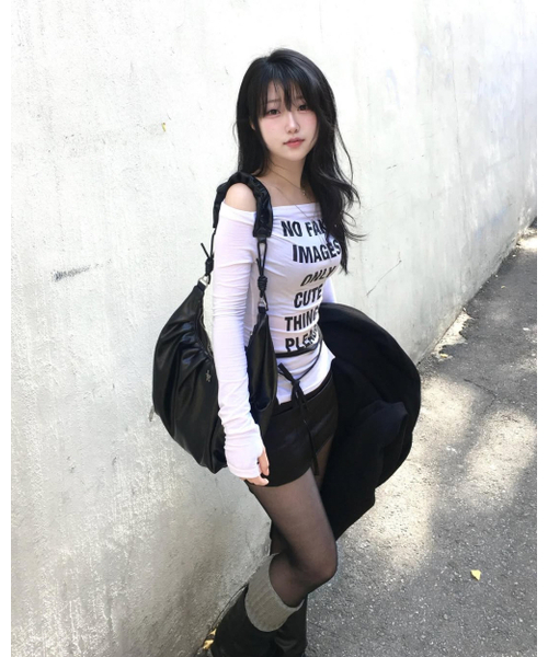 PLEASENOFOLLOW(プリーズノーフォロー)の「Kacy Lettering Long Off-Shoulder Top (White)(Tシャツ/カットソー・レディース・その他・FREE)」の4枚目の写真