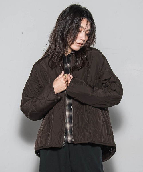 MAYSON GREY(メイソングレイ)の「キルティング×フェイクファーリバーシブルブルゾン(ブルゾン・レディース・ブラウン/チャコールグレー/オフホワイト・M)」の3枚目の写真