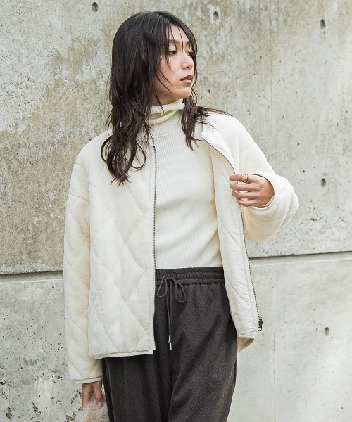 MAYSON GREY(メイソングレイ)の「キルティング×フェイクファーリバーシブルブルゾン(ブルゾン・レディース・ブラウン/チャコールグレー/オフホワイト・M)」の1枚目の写真