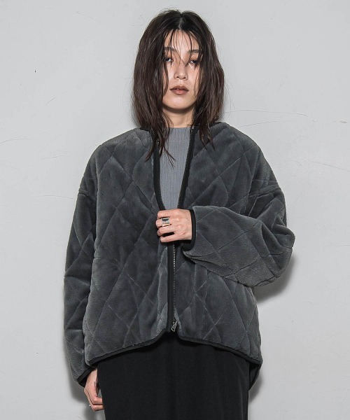 MAYSON GREY(メイソングレイ)の「キルティング×フェイクファーリバーシブルブルゾン(ブルゾン・レディース・ブラウン/チャコールグレー/オフホワイト・M)」の2枚目の写真