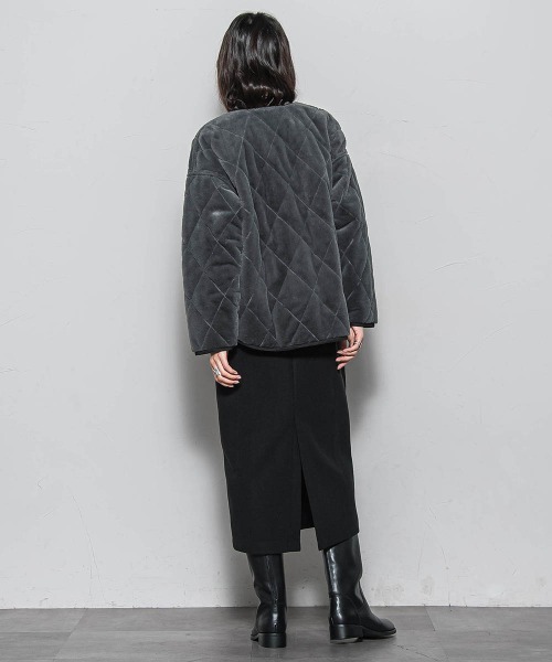 MAYSON GREY(メイソングレイ)の「キルティング×フェイクファーリバーシブルブルゾン(ブルゾン・レディース・ブラウン/チャコールグレー/オフホワイト・M)」の8枚目の写真