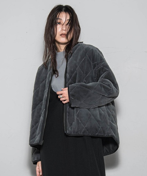 MAYSON GREY(メイソングレイ)の「キルティング×フェイクファーリバーシブルブルゾン(ブルゾン・レディース・ブラウン/チャコールグレー/オフホワイト・M)」の5枚目の写真