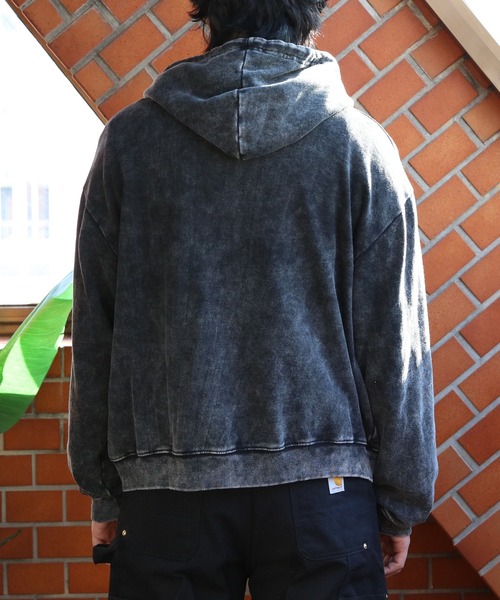 ８(eight)（エイト）の「製品加工ラインストーンジップパーカー（パーカー・メンズ・ブラック/ピンク・MEDIUM/LARGE）」の12枚目の写真