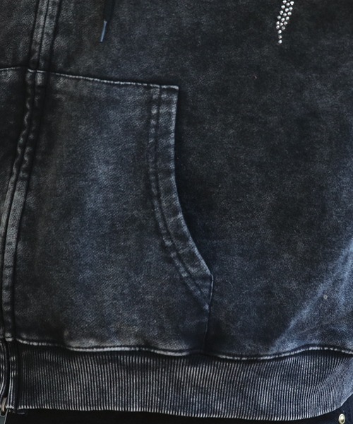 ８(eight)（エイト）の「製品加工ラインストーンジップパーカー（パーカー・メンズ・ブラック/ピンク・MEDIUM/LARGE）」の21枚目の写真