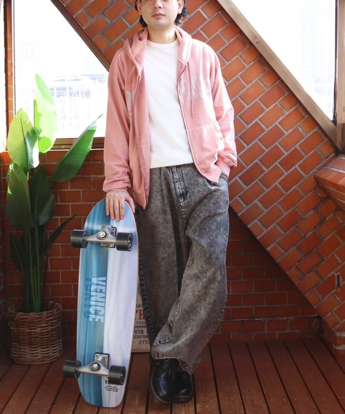 ８(eight)（エイト）の「製品加工ラインストーンジップパーカー（パーカー・メンズ・ブラック/ピンク・MEDIUM/LARGE）」の4枚目の写真