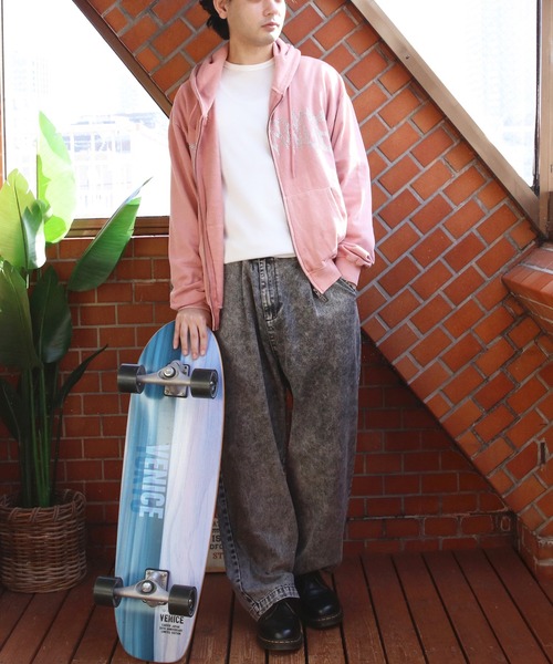 ８(eight)（エイト）の「製品加工ラインストーンジップパーカー（パーカー・メンズ・ブラック/ピンク・MEDIUM/LARGE）」の5枚目の写真