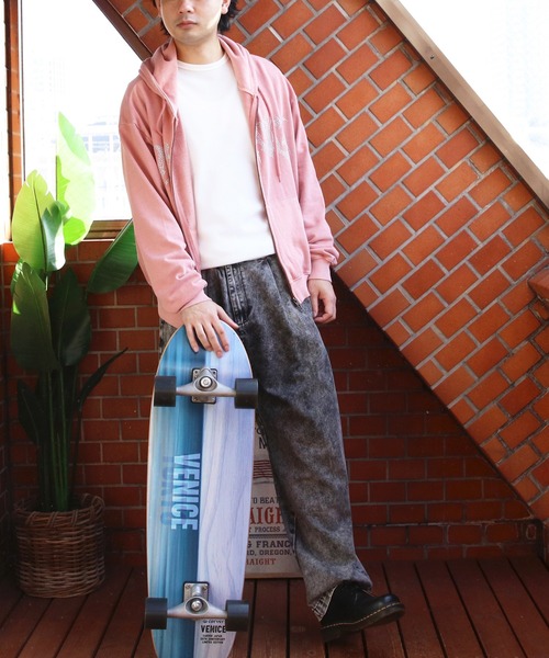 ８(eight)（エイト）の「製品加工ラインストーンジップパーカー（パーカー・メンズ・ブラック/ピンク・MEDIUM/LARGE）」の6枚目の写真