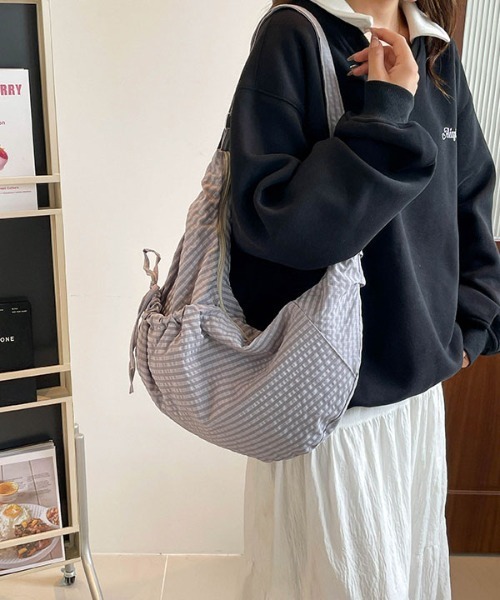 WEGO(ウィゴー)の「WEGO/新色ドット柄登場!アソート柄多収納ハーフムーンショルダーバッグ(ショルダーバッグ・レディース・その他3/その他1/その他4/その他5/その他2/その他8/その他7/その他6・FREE)」の16枚目の写真