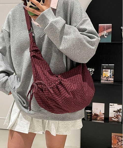 WEGO(ウィゴー)の「WEGO/新色ドット柄登場!アソート柄多収納ハーフムーンショルダーバッグ(ショルダーバッグ・レディース・その他3/その他1/その他4/その他5/その他2/その他8/その他7/その他6・FREE)」の11枚目の写真