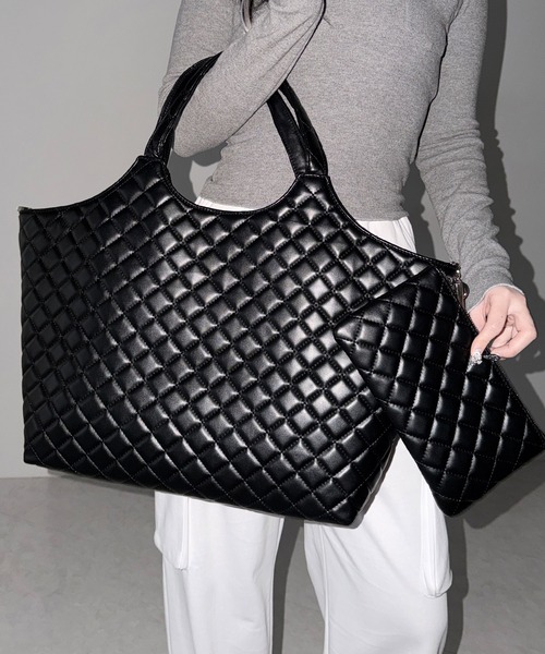 me+em select(ミームセレクト)の「【 A4収納可 】フェイクレザーキルティングトートバッグ / fake leather quilted tote bag(トートバッグ・レディース・ブラック/アイボリー・FREE)」の3枚目の写真