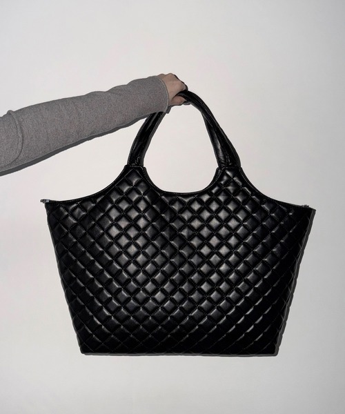 me+em select(ミームセレクト)の「【 A4収納可 】フェイクレザーキルティングトートバッグ / fake leather quilted tote bag(トートバッグ・レディース・ブラック/アイボリー・FREE)」の8枚目の写真