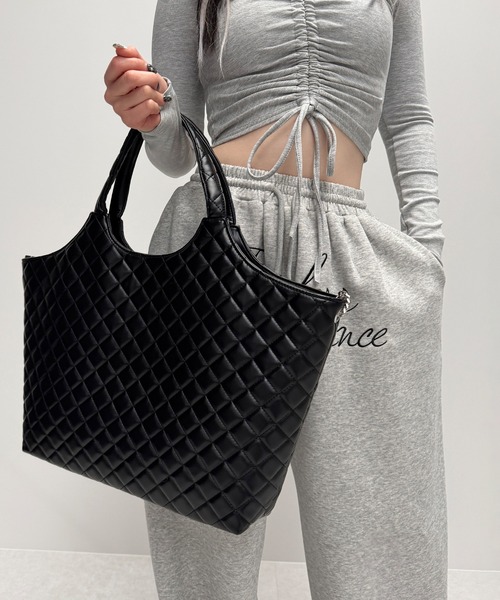 me+em select(ミームセレクト)の「【 A4収納可 】フェイクレザーキルティングトートバッグ / fake leather quilted tote bag(トートバッグ・レディース・ブラック/アイボリー・FREE)」の10枚目の写真
