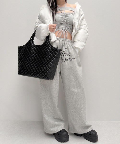 me+em select(ミームセレクト)の「【 A4収納可 】フェイクレザーキルティングトートバッグ / fake leather quilted tote bag(トートバッグ・レディース・ブラック/アイボリー・FREE)」の13枚目の写真