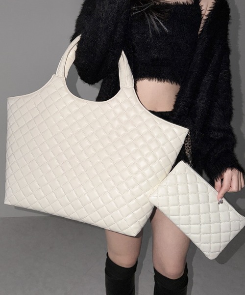 me+em select(ミームセレクト)の「【 A4収納可 】フェイクレザーキルティングトートバッグ / fake leather quilted tote bag(トートバッグ・レディース・ブラック/アイボリー・FREE)」の14枚目の写真