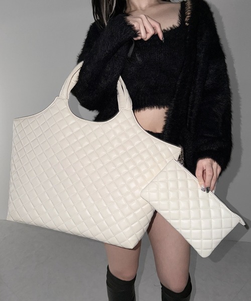 me+em select(ミームセレクト)の「【 A4収納可 】フェイクレザーキルティングトートバッグ / fake leather quilted tote bag(トートバッグ・レディース・ブラック/アイボリー・FREE)」の17枚目の写真